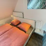 Ruhige, Neue Dachwohnung An Altstadt, Naehe Messe *