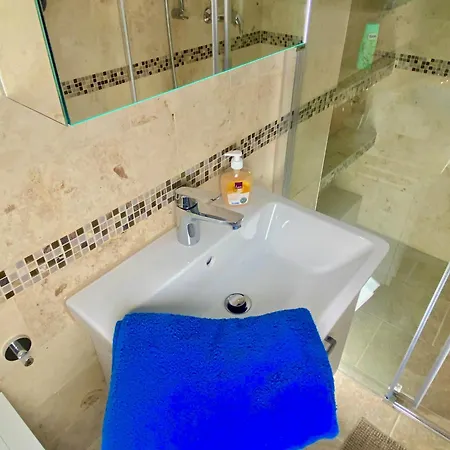 Ruhige, Neue Dachwohnung An Altstadt, Naehe Messe