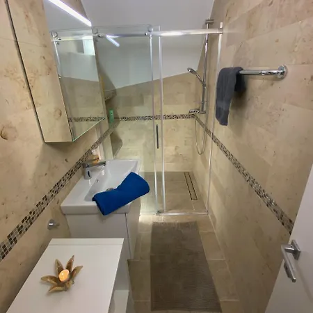 Ruhige, Neue Dachwohnung An Altstadt, Naehe Messe Apartment *