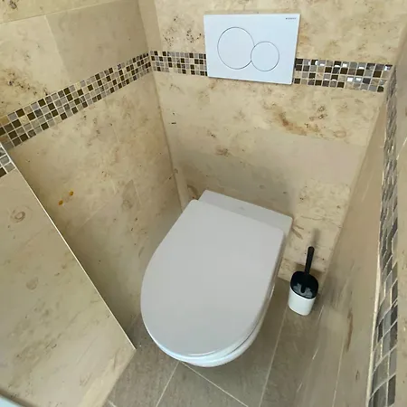 Ruhige, Neue Dachwohnung An Altstadt, Naehe Messe