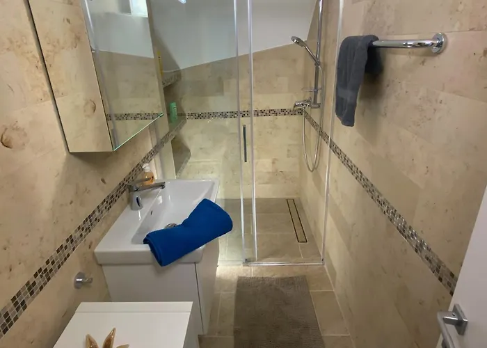 Ruhige, Neue Dachwohnung An Altstadt, Naehe Messe Apartmán *