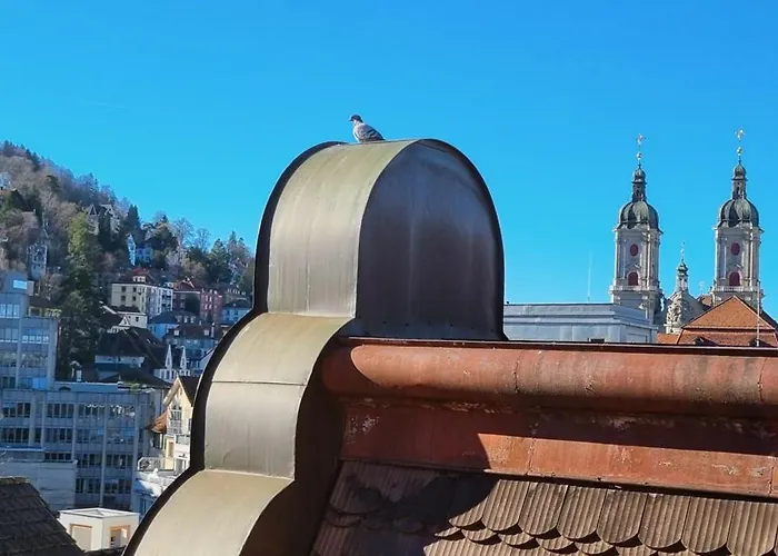 Appartement Ruhige, Neue Dachwohnung An Altstadt, Naehe Messe *