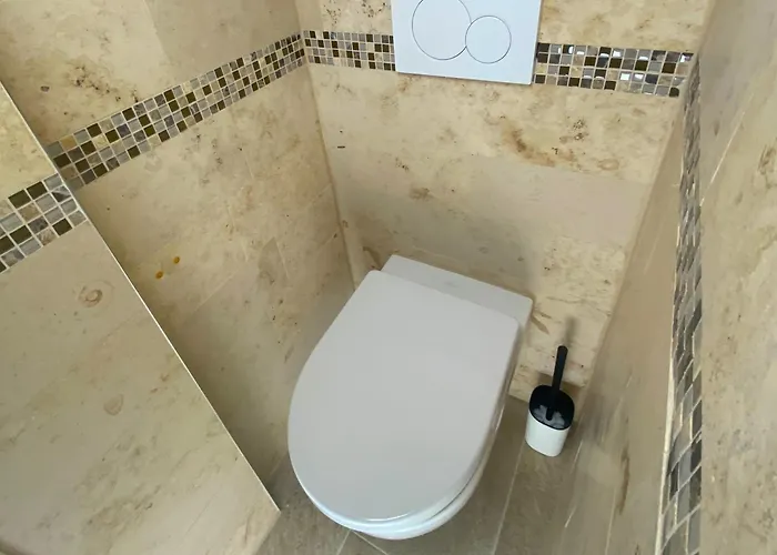 Ruhige, Neue Dachwohnung An Altstadt, Naehe Messe